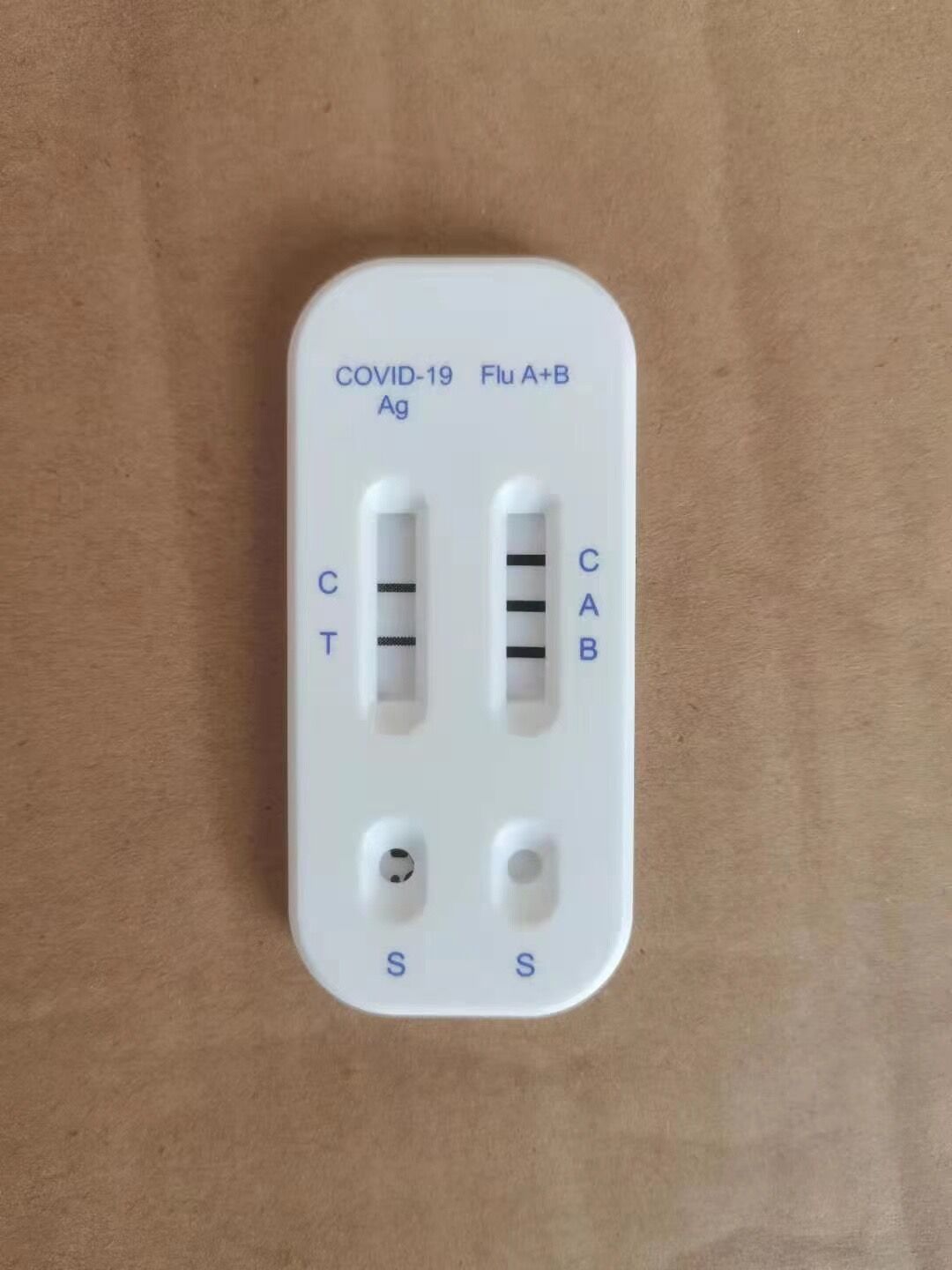 Cassette de test rapide combinée d'antigènes COVID-19/Influenza A+B